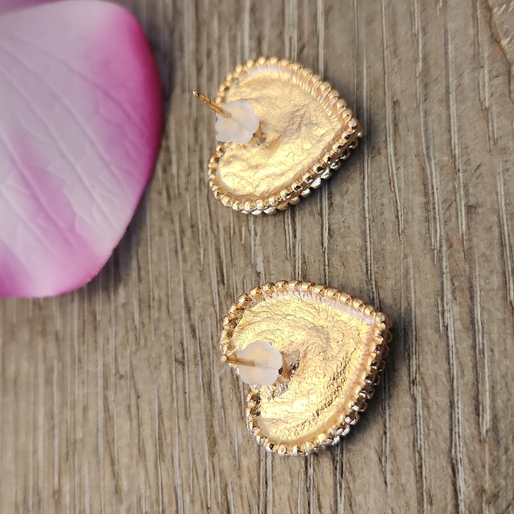 💟 NWT FASHION EARRINGS HEART SHAPED GOLD TONE💟 - Picture 4 of 5